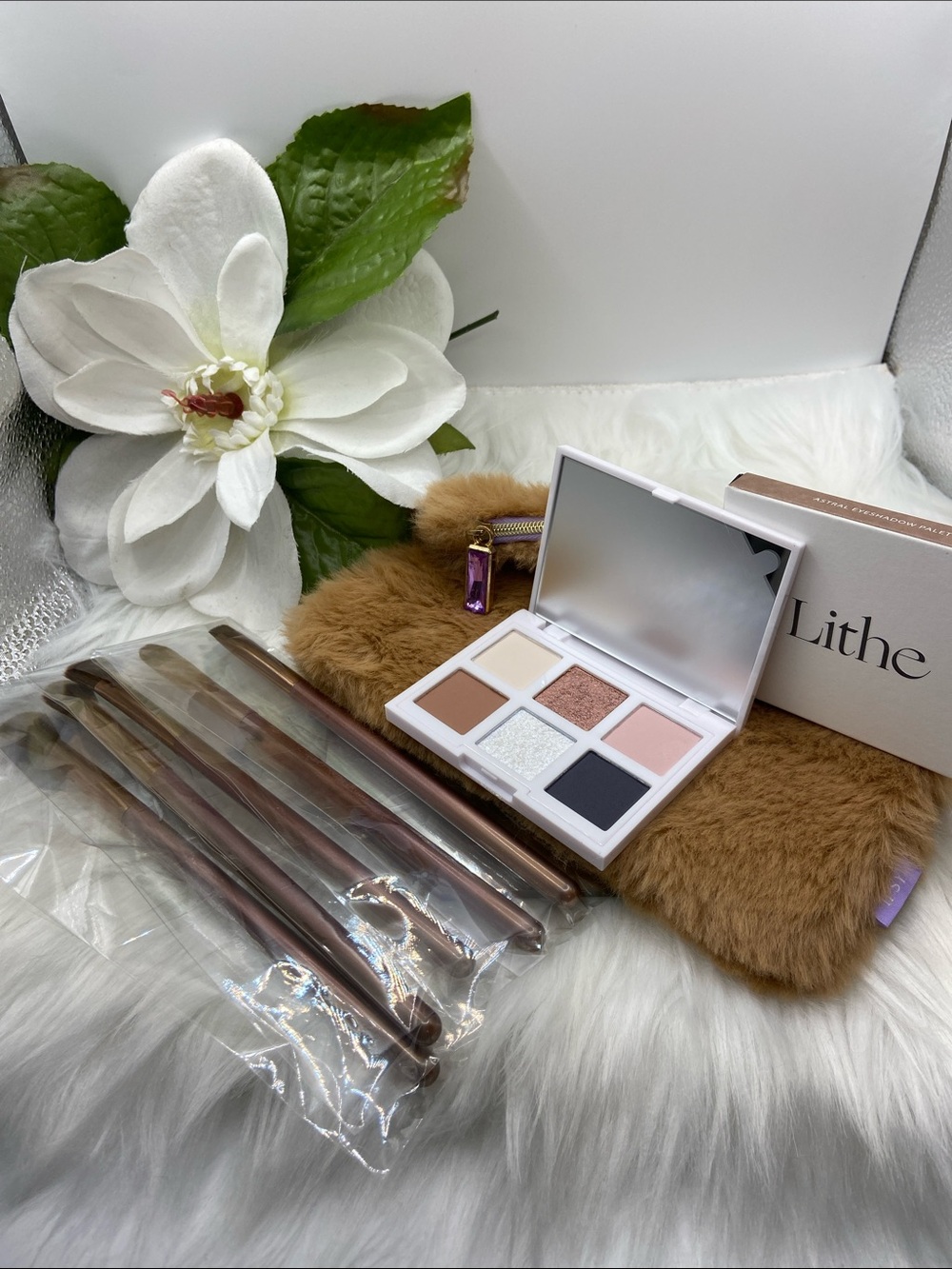 EYESHADOW PALETTE by LITHE, ASTRAL. ASTRAL EYESHADOW PALETTE, BUNDLER Ret    $65